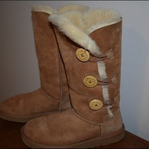 UGG Bailey Button Triplet Boot in Chestnut